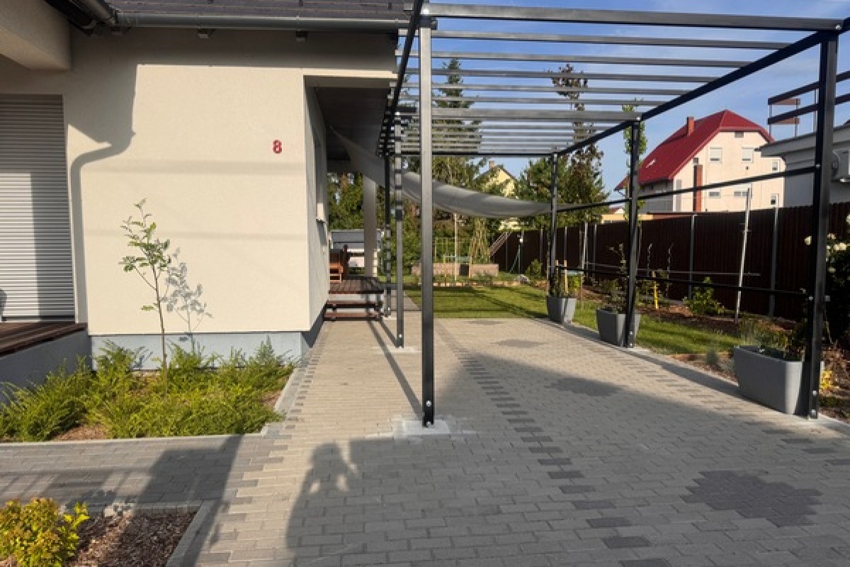 Utána: B.keresztúr_főkert_1.jpg